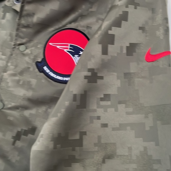 NE Patriots Salute to Service Sideline Jacket - Picture 7 of 14